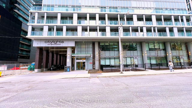 LPH09 N - 99 Broadway Avenue