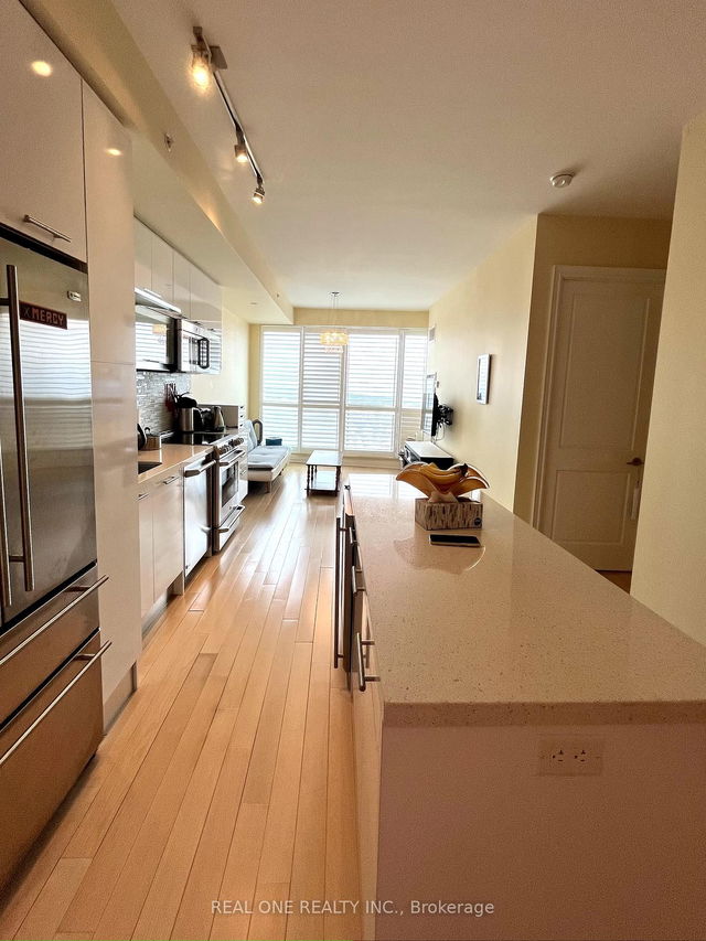 7005 - 388 Yonge Street