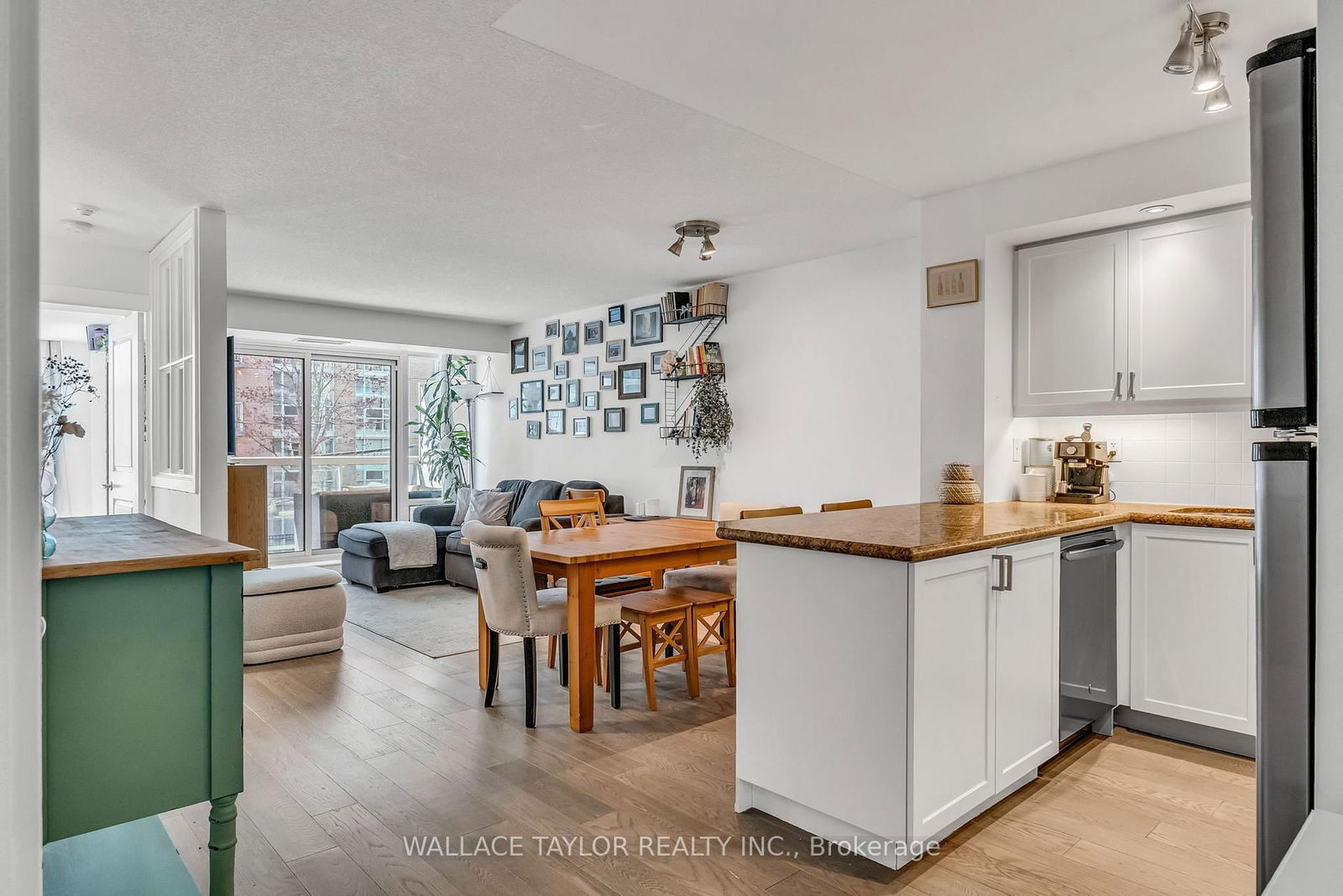 Condo for lease at 207-15 Stafford Street, Toronto, Niagara, M5V 3X6 - MLS: C12123401