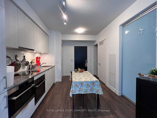 804 - 158 Front Street