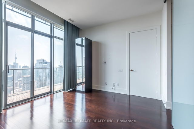 4602 - 33 Charles Street