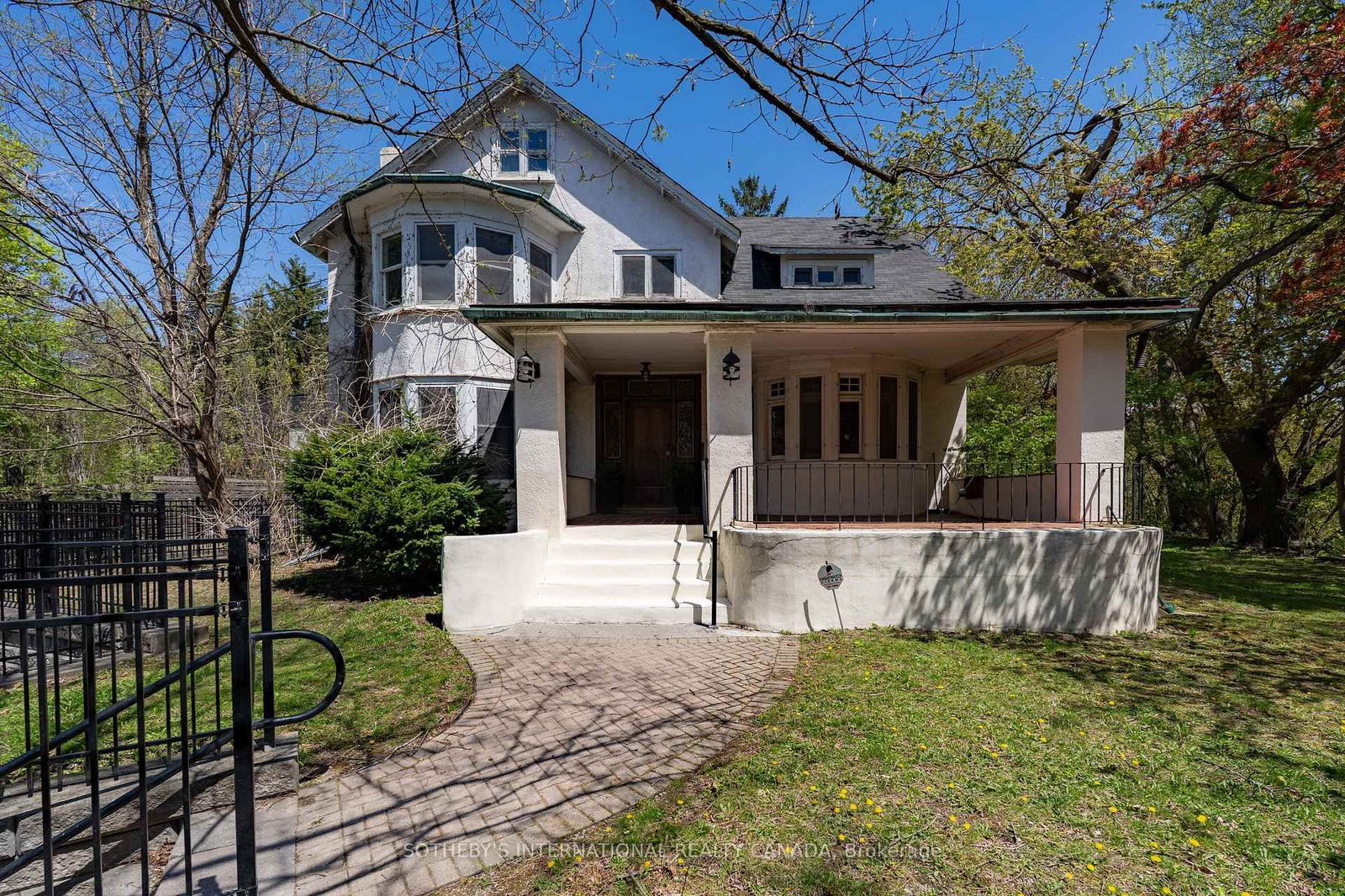 Detached House for sale at 27 Old Yonge Street, Toronto, Bridle Path-Sunnybrook-York Mills, M2P 1P6 - MLS: C12123706