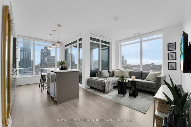 406 - 27 Bathurst Street