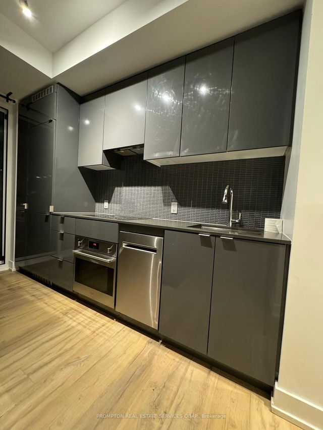 1610 - 7 Grenville Street