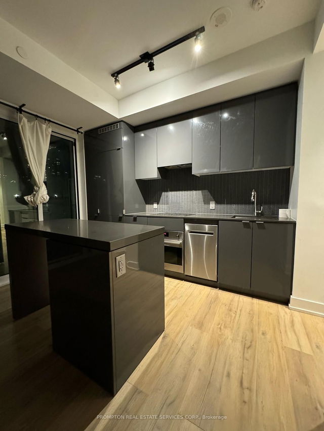1610 - 7 Grenville Street