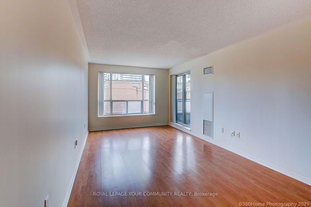 512 - 889 Bay Street