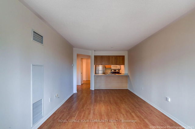 512 - 889 Bay Street