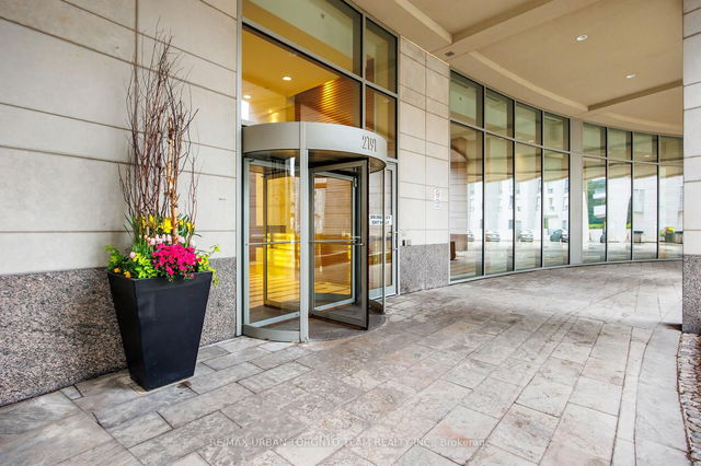 1110 - 2191 Yonge Street