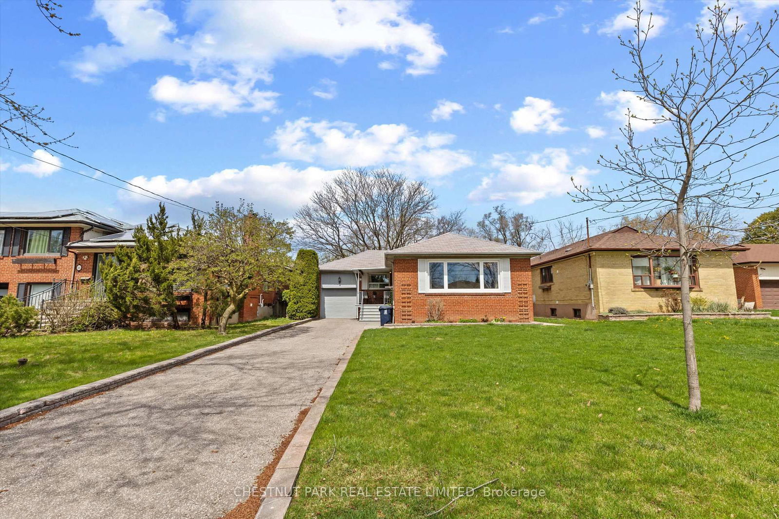 Detached House for sale at 16 Everingham Court, Toronto, Newtonbrook East, M2M 2J5 - MLS: C12124488