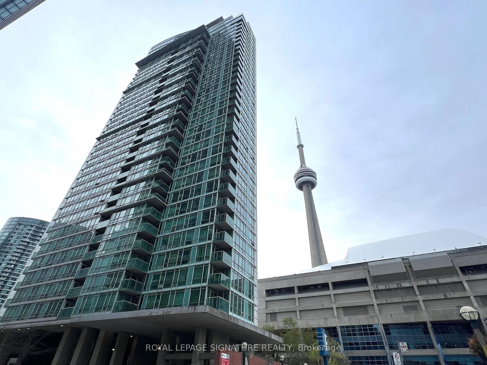 Condo for lease at 1016-81 Navy Wharf Court, Toronto, Waterfront Communities C1, M5V 3S2 - MLS: C12124561