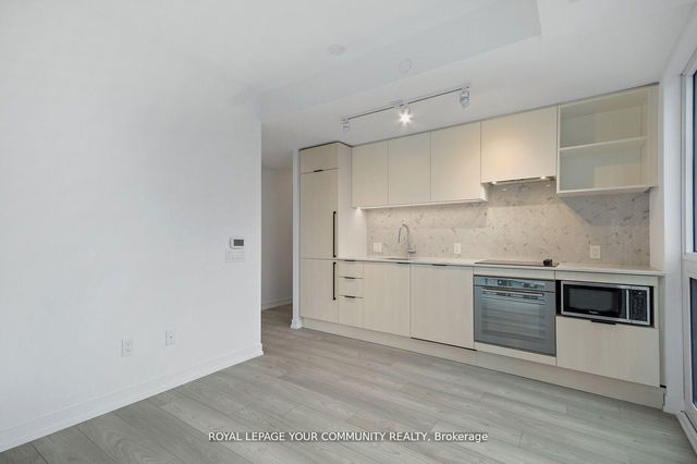 2712 - 82 Dalhousie Street