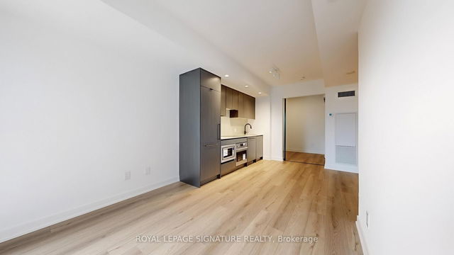 302 - 5 Lakeview Avenue