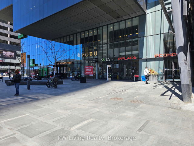 5004 - 8 Eglinton Avenue