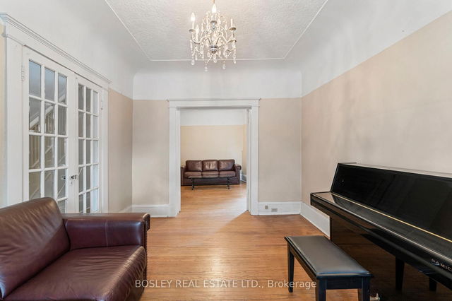 218 Montrose Avenue