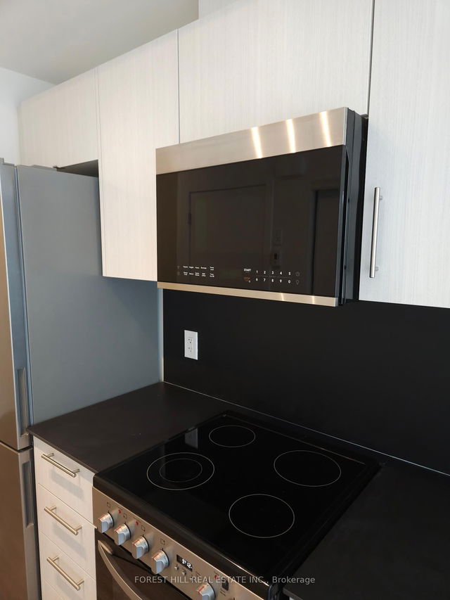 TH16 - 871 Sheppard Avenue