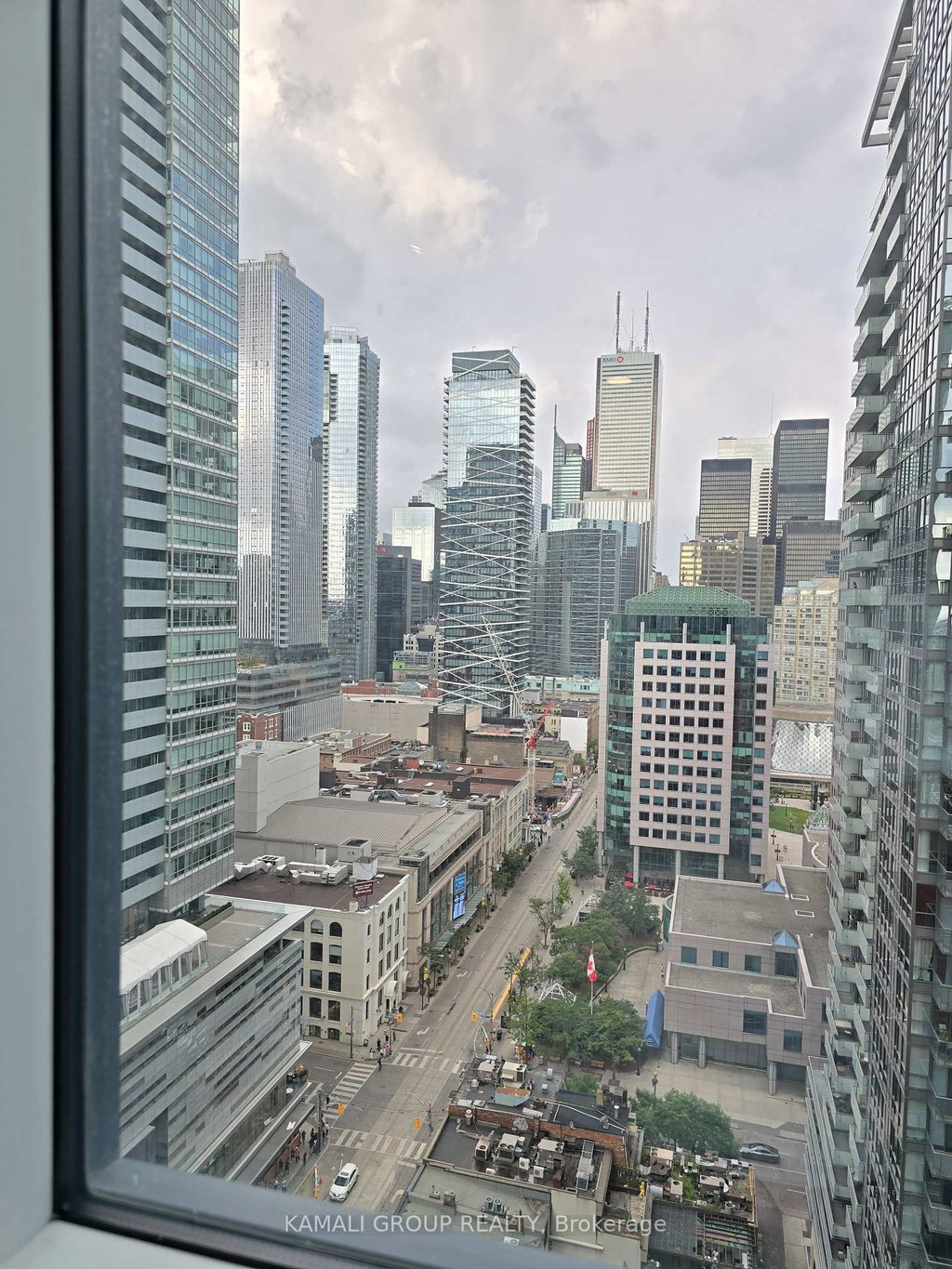 2102 - 327 King Street W 2