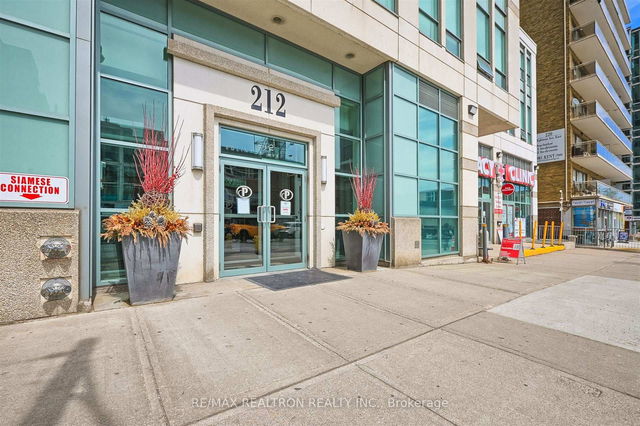 803 - 212 Eglinton Avenue