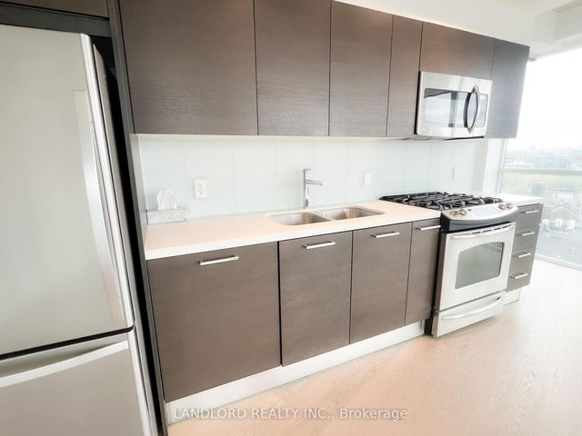 1107 - 318 King Street