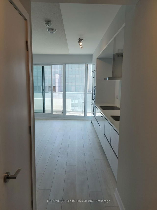 4906 - 2221 Yonge Street