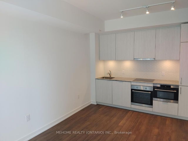 1516 - 158 Front Street