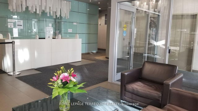 505 - 126 Simcoe Street
