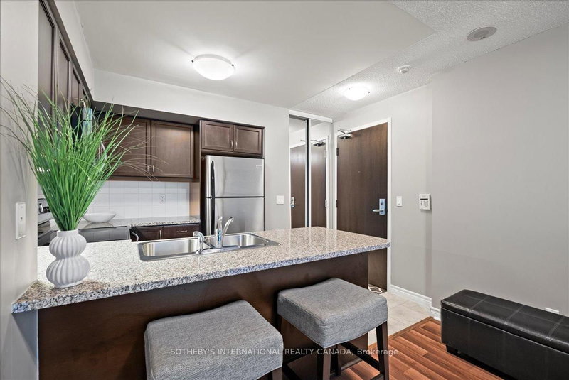 707 - 19 Grand Trunk Cres, Toronto, M5J 3A3 | Image 2