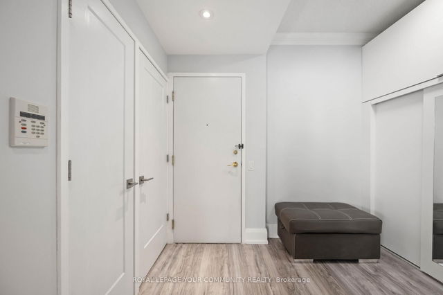 2213 - 5 Northtown Way