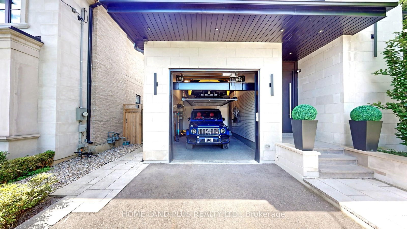 Detached House for sale at 127 Ridley Boulevard, Toronto, Bedford Park-Nortown, M5M 3L8 - MLS: C12128111