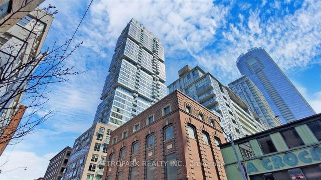 802 - 30 Nelson Street