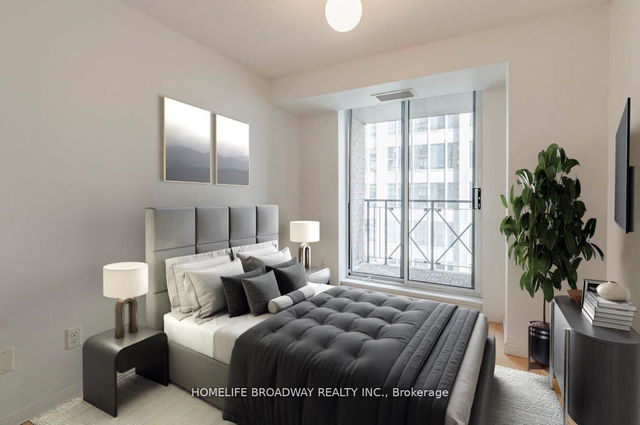 911 - 140 Simcoe Street