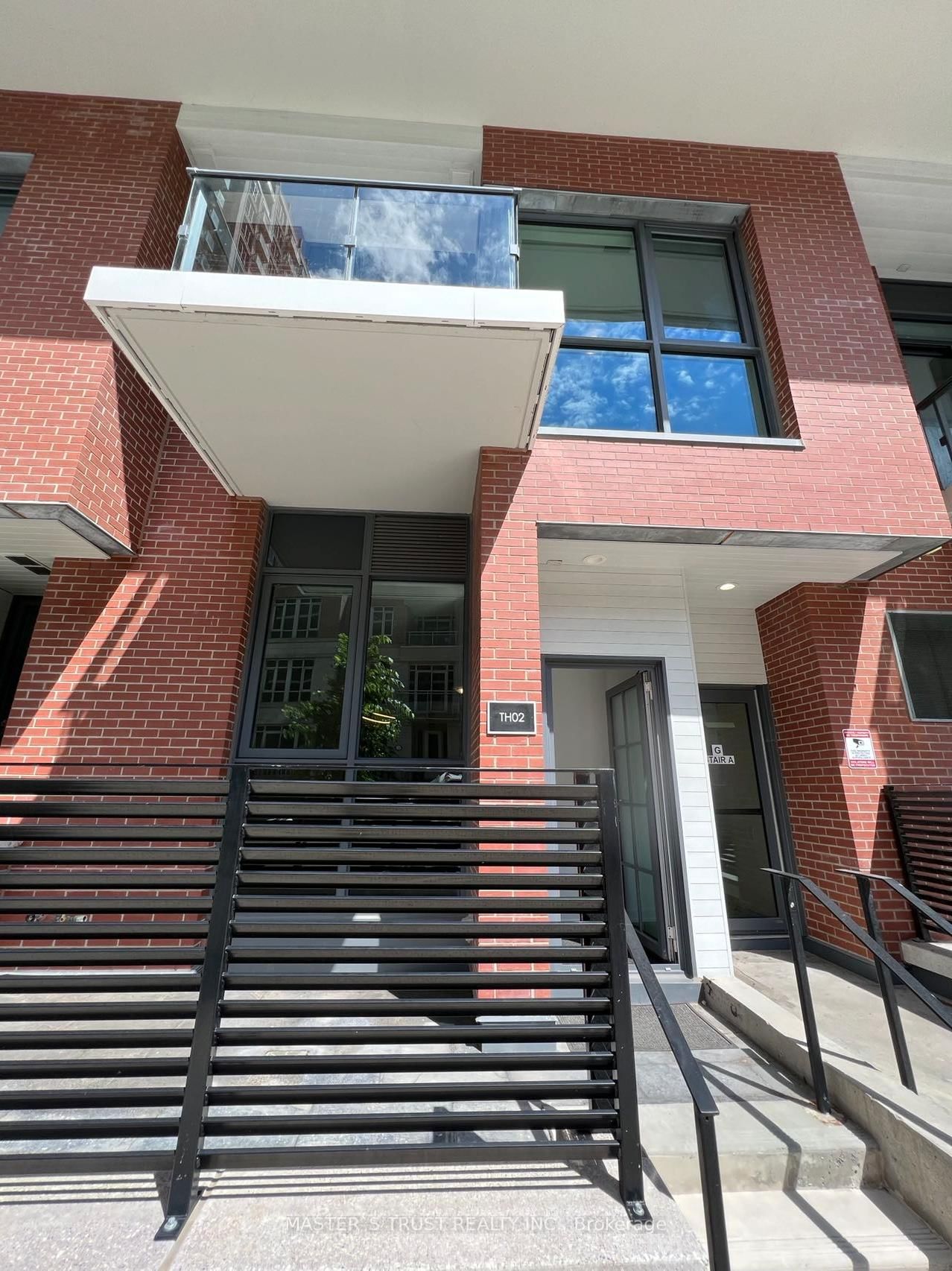 Townhouse for lease at Th02-38 Iannuzzi Street, Toronto, Niagara, M5V 0S2 - MLS: C12128566