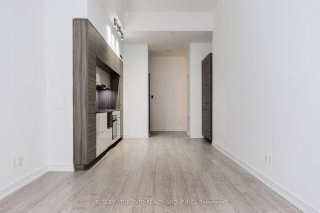 208 - 88 Scott Street