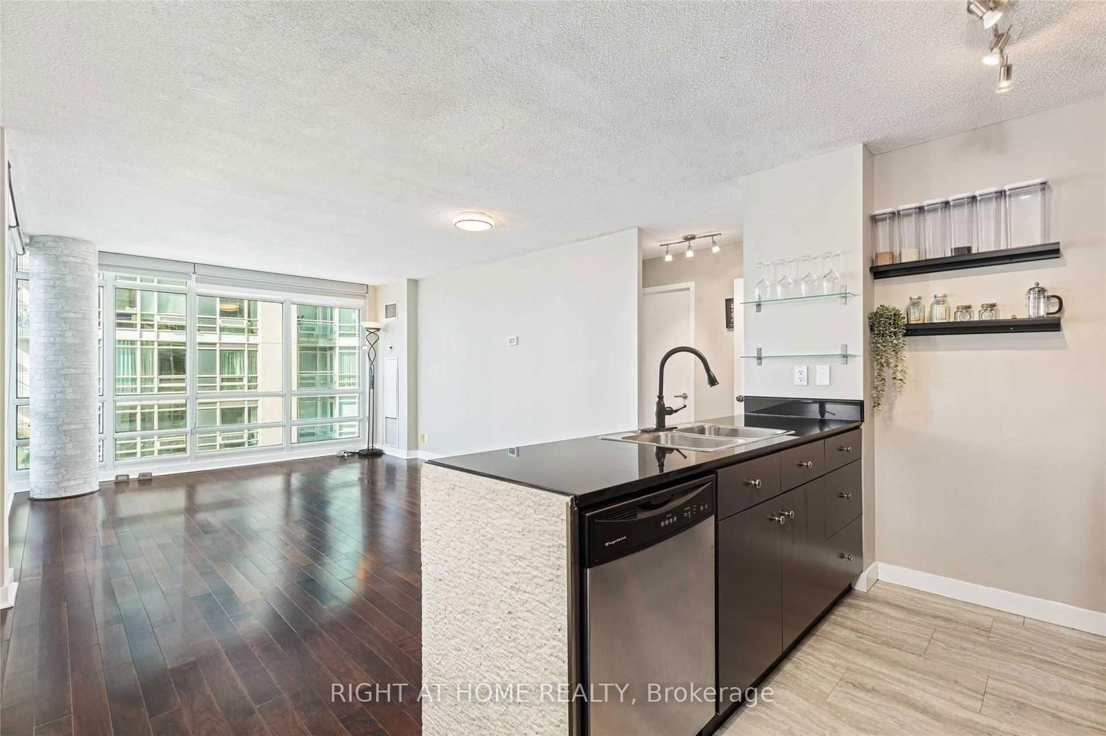 Condo for lease at 2911-381 Front Street, Toronto, Waterfront Communities C1, M5V 3R8 - MLS: C12128981