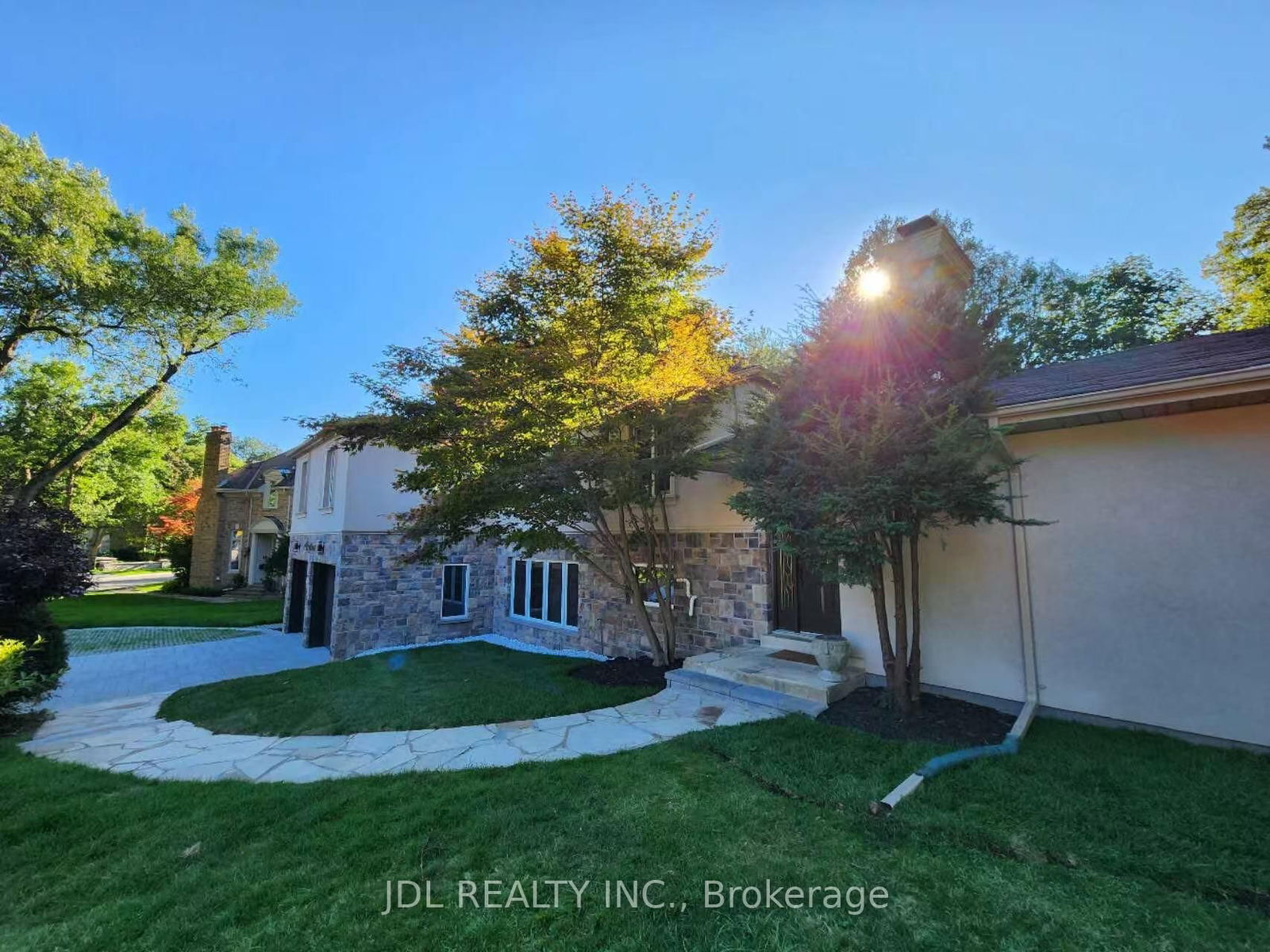 Detached House for sale at 54 Plymbridge Road, Toronto, Bridle Path-Sunnybrook-York Mills, M2P 1A3 - MLS: C12129264