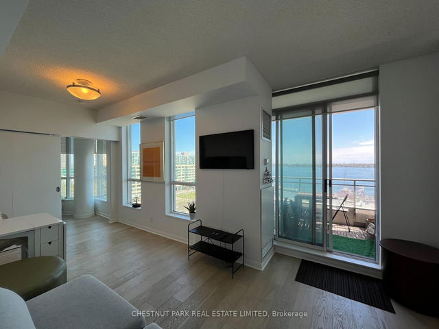 1207 - 228 Queens Quay West Quay