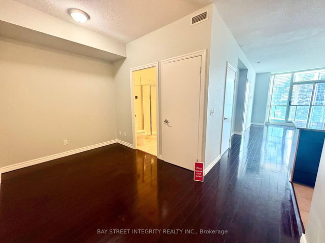 2807 - 16 Yonge Street