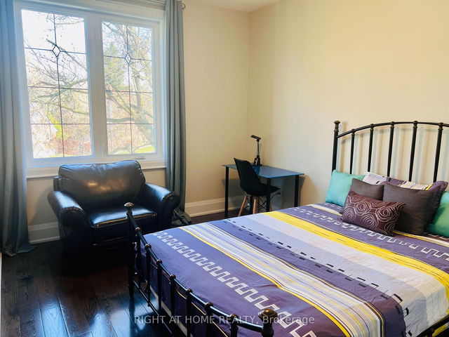 Room 1 - 35 Glenborough Park Crescent