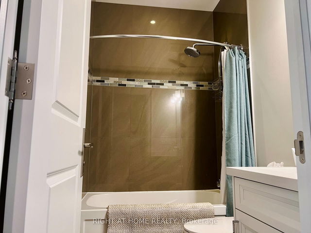 Room 1 - 35 Glenborough Park Crescent