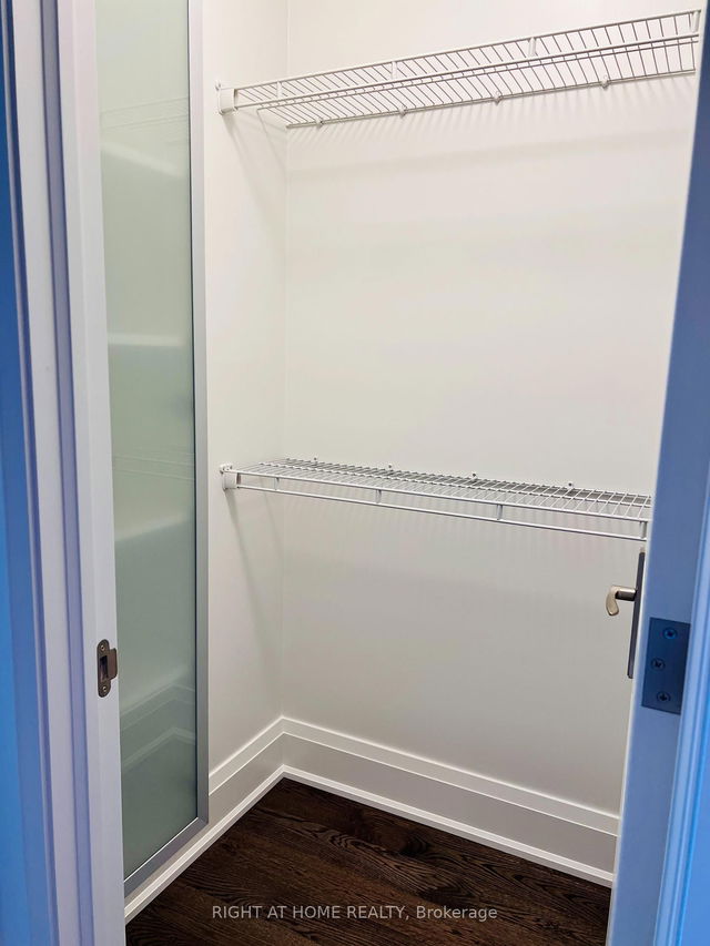 Room 1 - 35 Glenborough Park Crescent