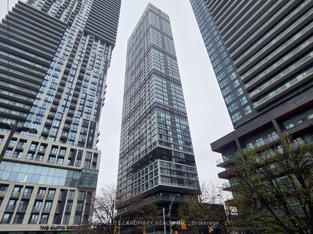 1010 - 181 Dundas Street