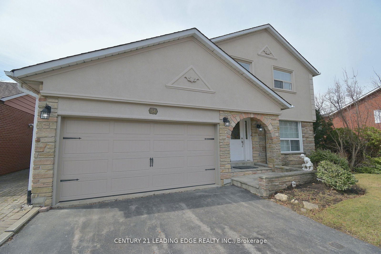 Detached House for sale at 54 Avonwick Gate, Toronto, Parkwoods-Donalda, M3A 2M6 - MLS: C12129815