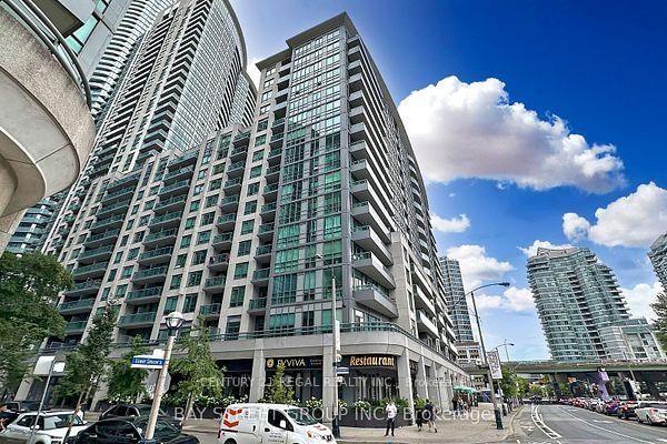 821 - 25 Lower Simcoe Street