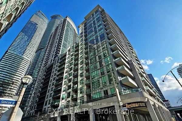 821 - 25 Lower Simcoe Street