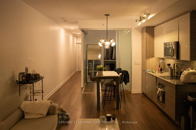 1605 - 210 Simcoe Street