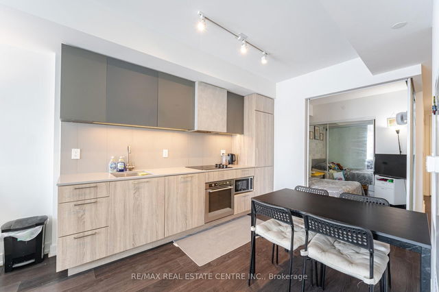 1012 - 19 Western Battery Road