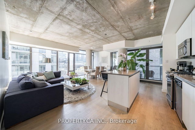 1012 - 111 Bathurst Street
