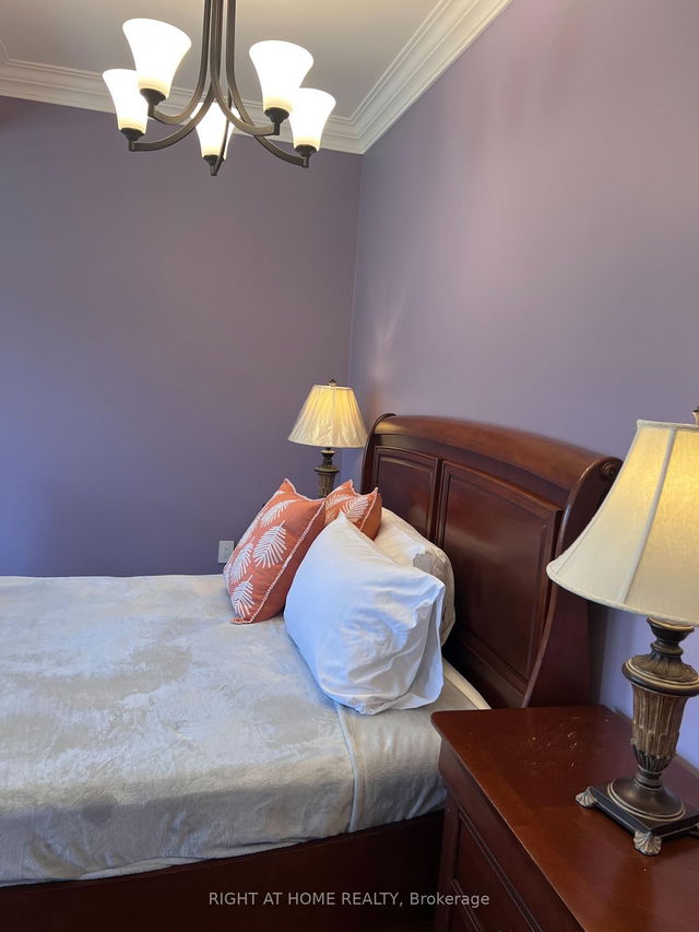 Room 2 - 35 Glenborough Park Crescent