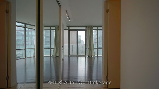 1108 - 832 Bay Street