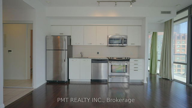 1108 - 832 Bay Street