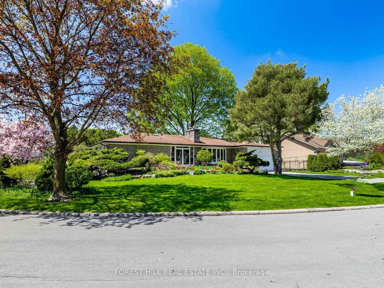 Detached House for sale at 5 Parmbelle Crescent, Toronto, Parkwoods-Donalda, M3A 3G5 - MLS: C12131134